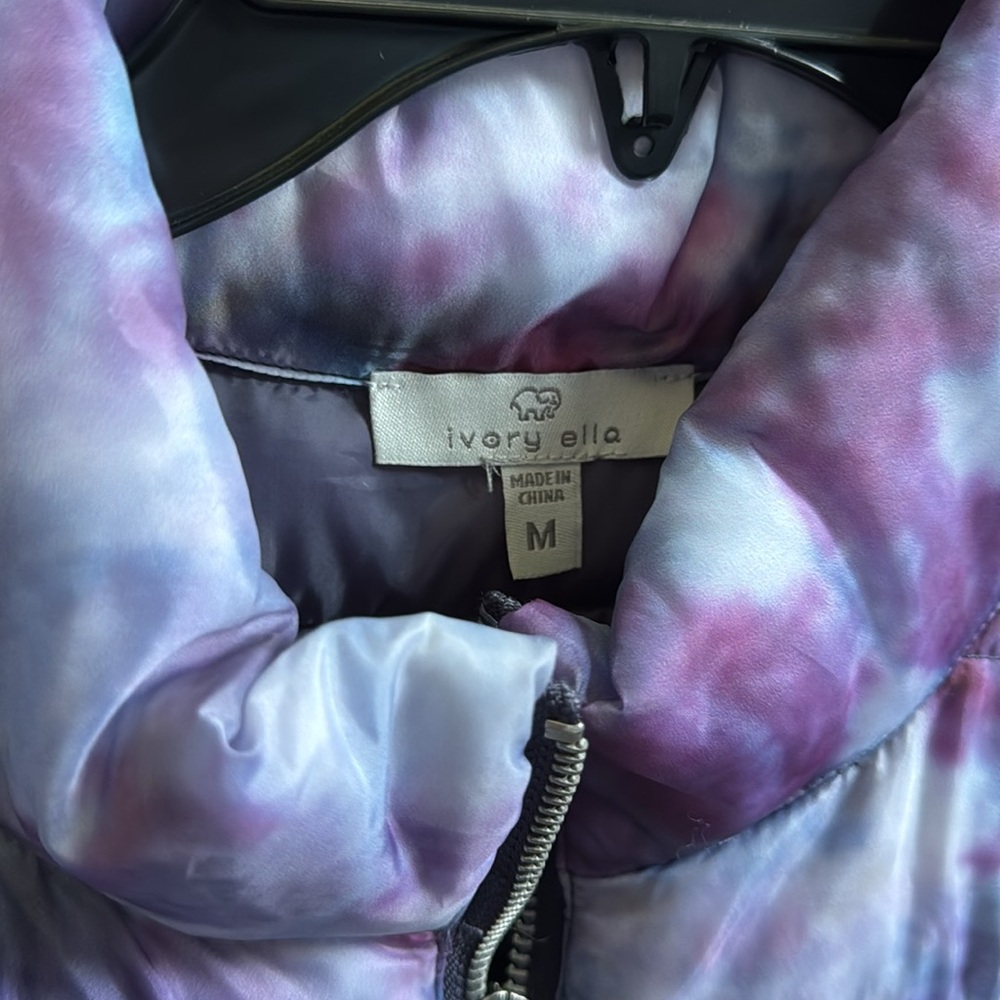 Ivory Ella puffer vest! - Picture 3 of 5